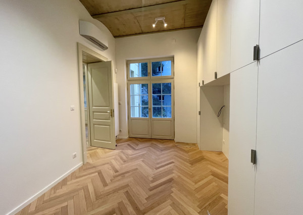 NOVÝ LUXUSNÝ 3 izb. BYT s TERASOU A GARÁŽOU V HISTORICKEJ VILE /PALISÁDY