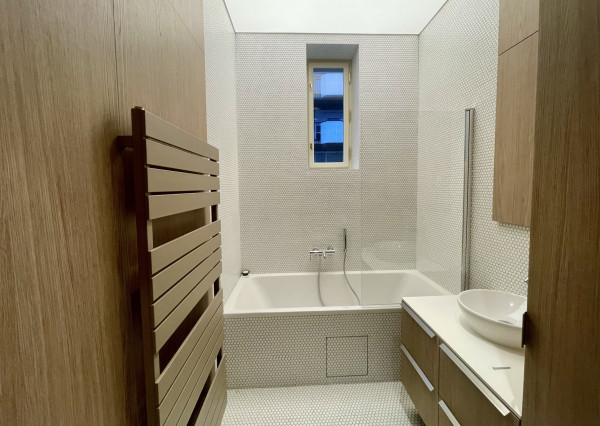 NOVÝ LUXUSNÝ 3 izb. BYT s TERASOU A GARÁŽOU V HISTORICKEJ VILE /PALISÁDY