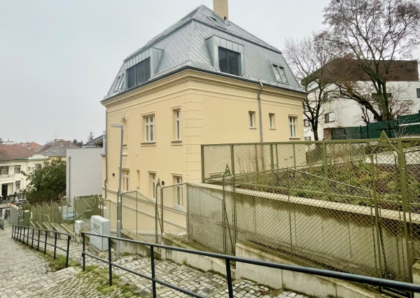 NOVÝ LUXUSNÝ 3 izb. BYT s TERASOU A GARÁŽOU V HISTORICKEJ VILE /PALISÁDY