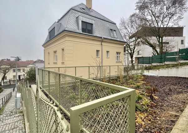 NOVÝ LUXUSNÝ 3 izb. BYT s TERASOU A GARÁŽOU V HISTORICKEJ VILE /PALISÁDY