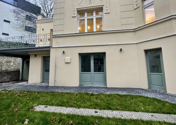 NOVÝ LUXUSNÝ 3 izb. BYT s TERASOU A GARÁŽOU V HISTORICKEJ VILE /PALISÁDY