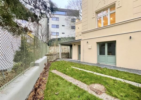 NOVÝ LUXUSNÝ 3 izb. BYT s TERASOU A GARÁŽOU V HISTORICKEJ VILE /PALISÁDY