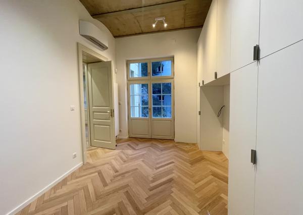 NOVÝ LUXUSNÝ 3 izb. BYT s TERASOU A GARÁŽOU V HISTORICKEJ VILE /PALISÁDY