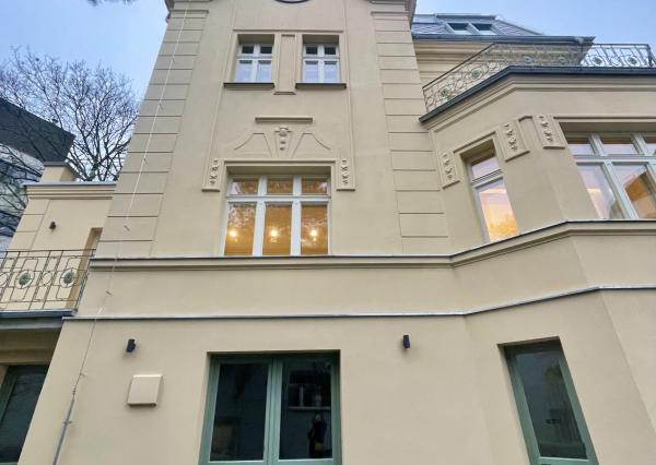 NOVÝ LUXUSNÝ 3 izb. BYT s TERASOU A GARÁŽOU V HISTORICKEJ VILE /PALISÁDY