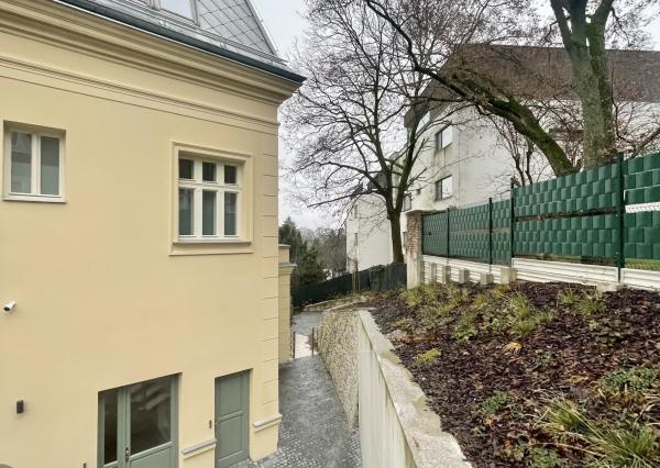 NOVÝ LUXUSNÝ 3 izb. BYT s TERASOU A GARÁŽOU V HISTORICKEJ VILE /PALISÁDY