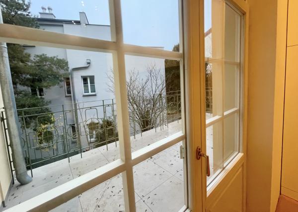 NOVÝ LUXUSNÝ 3 izb. BYT s TERASOU A GARÁŽOU V HISTORICKEJ VILE /PALISÁDY