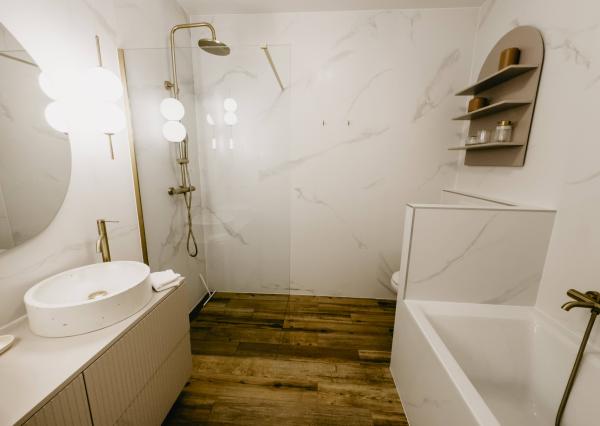 NOVÝ DIZAJNOVO ZARIADENÝ 4 Izb.byt v DVOJDOME