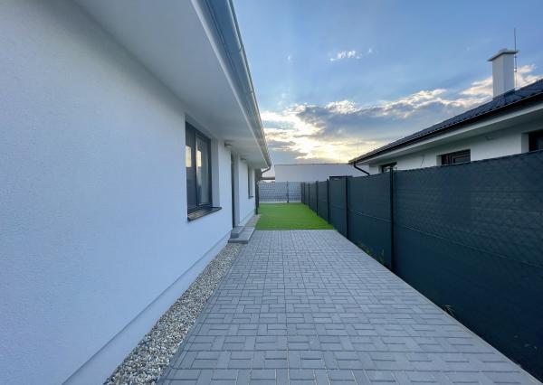 NOVÝ DIZAJNOVO ZARIADENÝ 4 Izb.byt v DVOJDOME