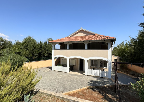 CHORVÁTSKO/ ISTRIA - VILA / 2 x 3 izbový BYT