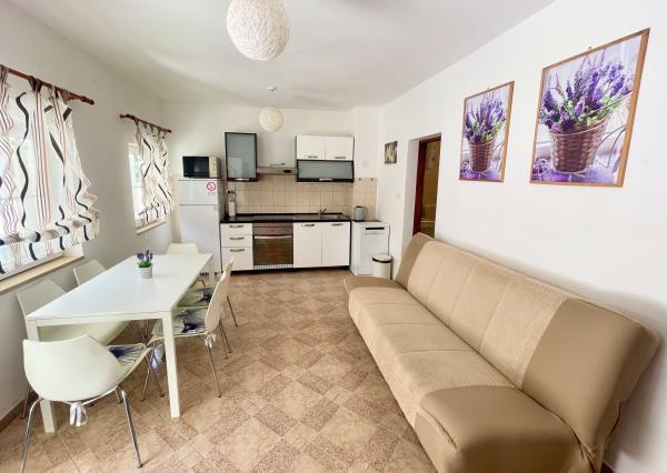 CHORVÁTSKO/ ISTRIA - VILA / 2 x 3 izbový BYT