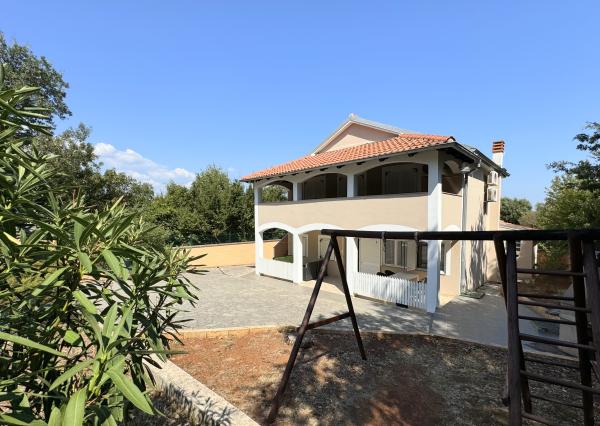 CHORVÁTSKO/ ISTRIA - VILA / 2 x 3 izbový BYT