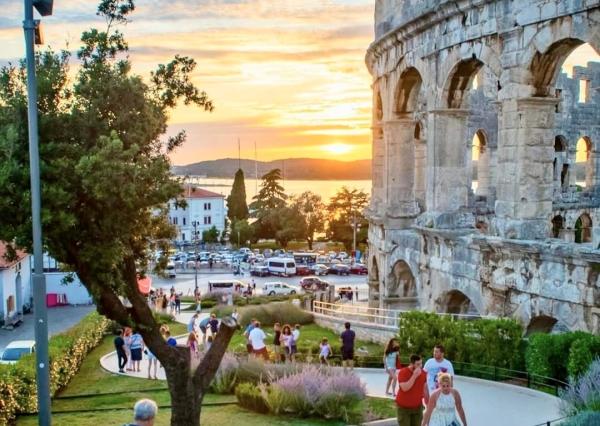 CHORVÁTSKO/ ISTRIA - VILA / 2 x 3 izbový BYT