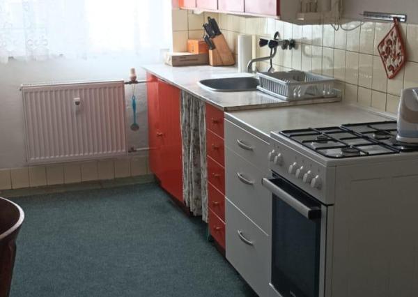 Veľkometrážny 2 izbový byt v centre mesta