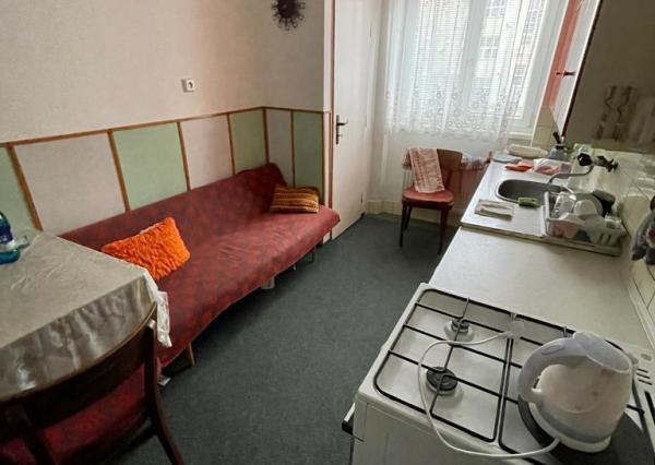 Veľkometrážny 2 izbový byt v centre mesta