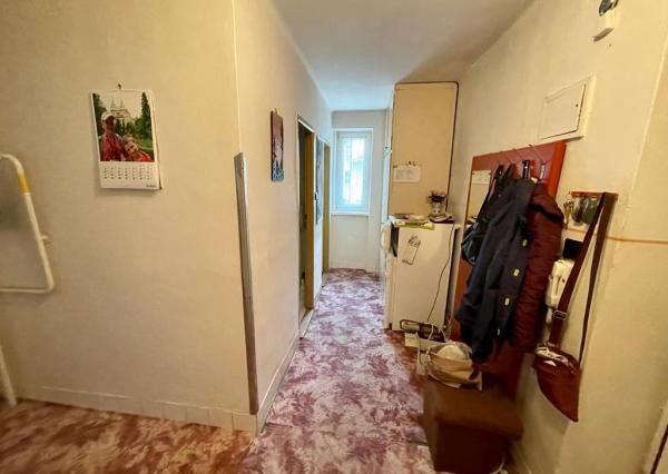 Veľkometrážny 2 izbový byt v centre mesta